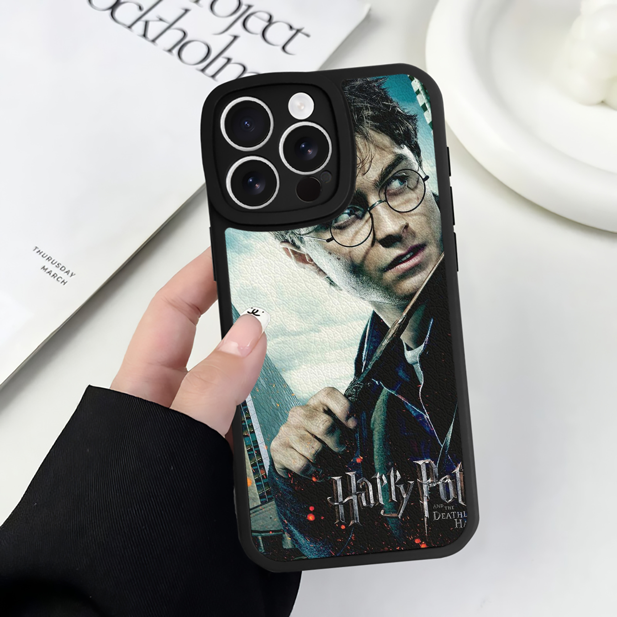 （画像用） Harry Potter ハリー・ポッターシリーズ 【iPhone 16シリーズ対応】シリコンスマホケース（レザー調） 材質：シリコン